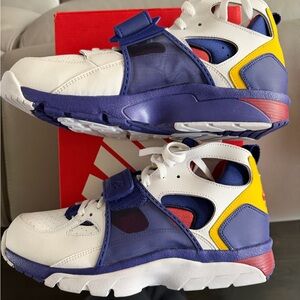 Nike Air Trainer Huarache
White Regency Purple Amarillo